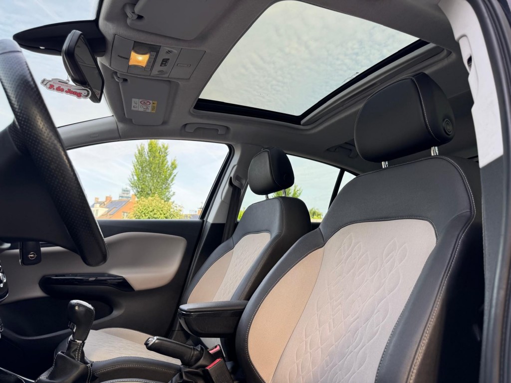 Opel Corsa Opel Corsa 1.0 TURBO OPC-line Panoramadak Trekhaak Stoelverwarming Carplay Stuurverw.