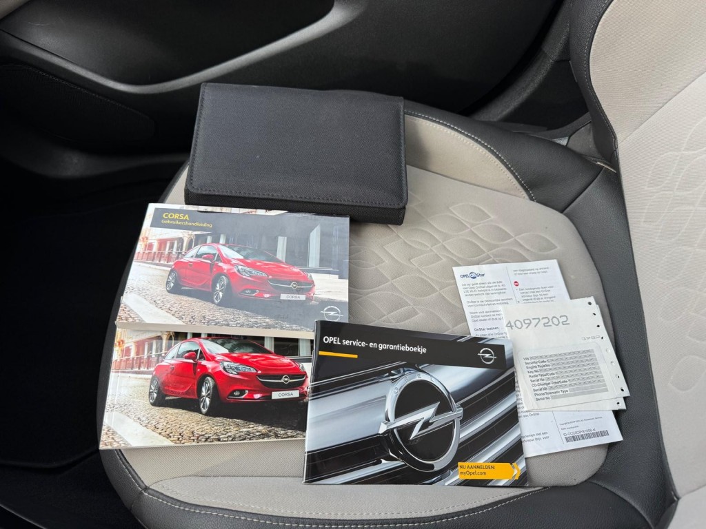 Opel Corsa Opel Corsa 1.0 TURBO OPC-line Panoramadak Trekhaak Stoelverwarming Carplay Stuurverw.