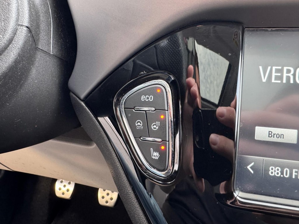 Opel Corsa Opel Corsa 1.0 TURBO OPC-line Panoramadak Trekhaak Stoelverwarming Carplay Stuurverw.