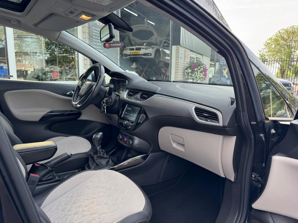 Opel Corsa Opel Corsa 1.0 TURBO OPC-line Panoramadak Trekhaak Stoelverwarming Carplay Stuurverw.