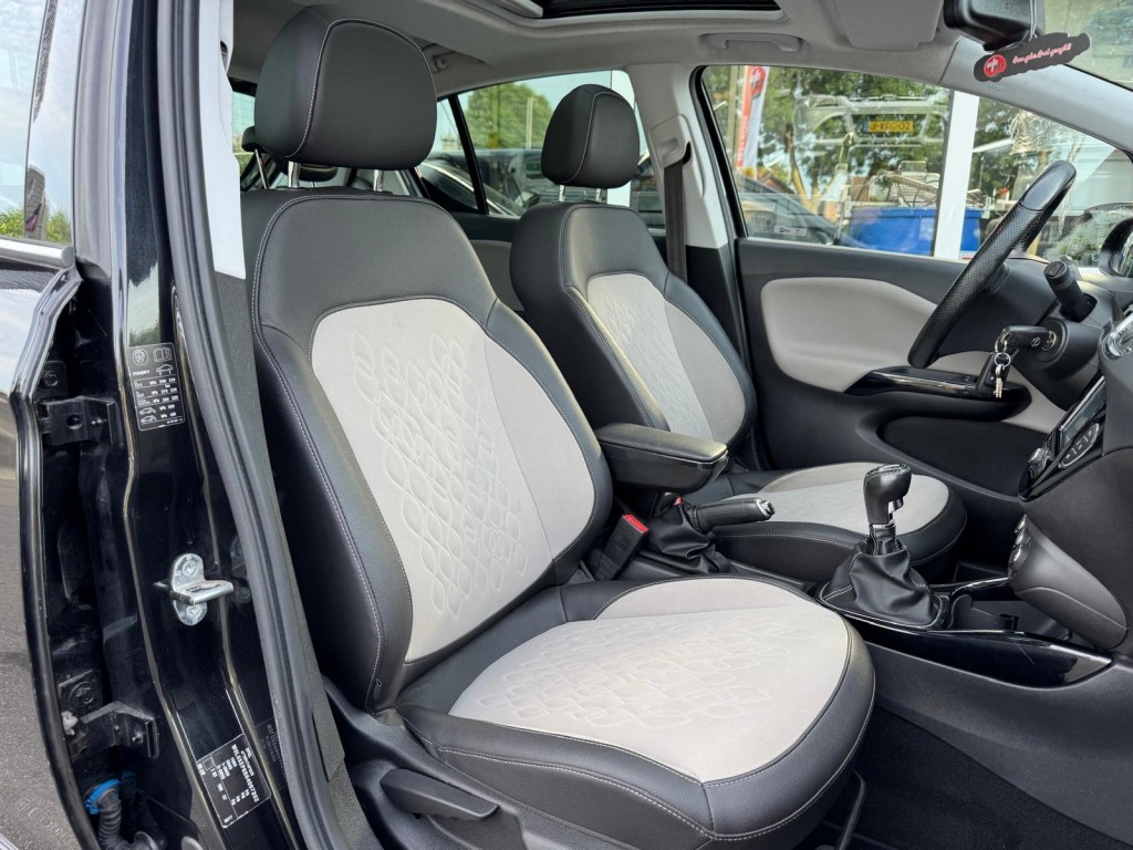 Opel Corsa Opel Corsa 1.0 TURBO OPC-line Panoramadak Trekhaak Stoelverwarming Carplay Stuurverw.