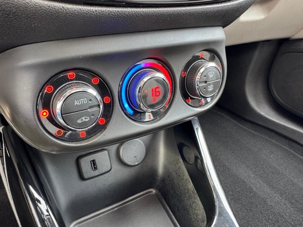 Opel Corsa Opel Corsa 1.0 TURBO OPC-line Panoramadak Trekhaak Stoelverwarming Carplay Stuurverw.