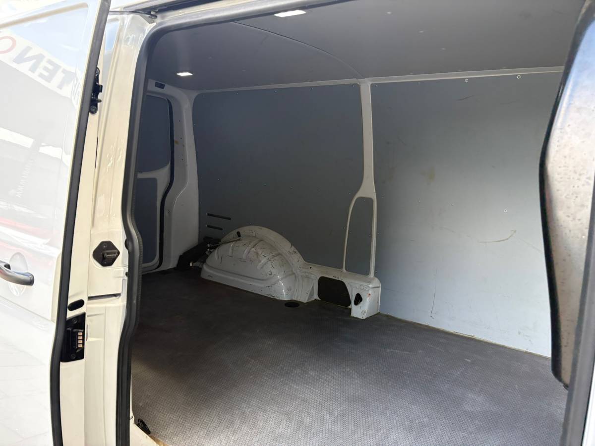 Volkswagen Transporter Volkswagen TRANSPORTER 2.0 TDI L2H1 150PK!|DSG Automaat|airco|achteruitrijcamera|apple carplay|drie zitplaatse