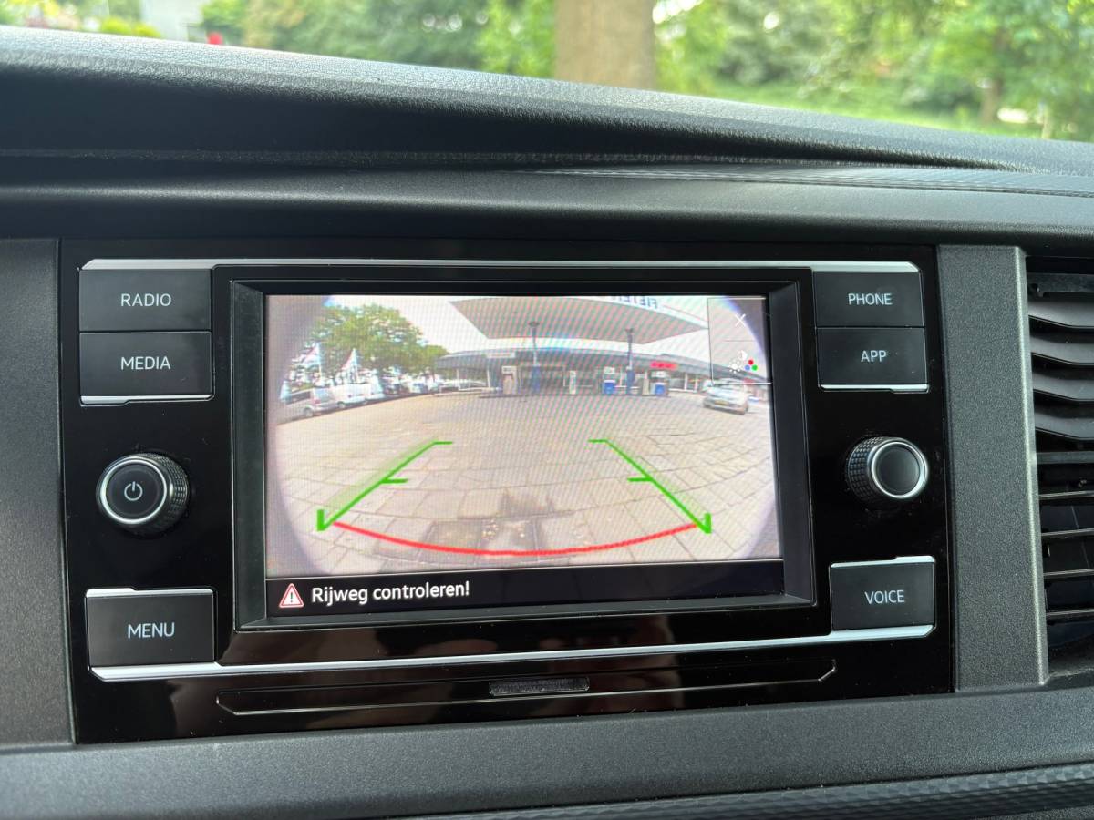 Volkswagen Transporter Volkswagen TRANSPORTER 2.0 TDI L2H1 150PK!|DSG Automaat|airco|achteruitrijcamera|apple carplay|drie zitplaatse