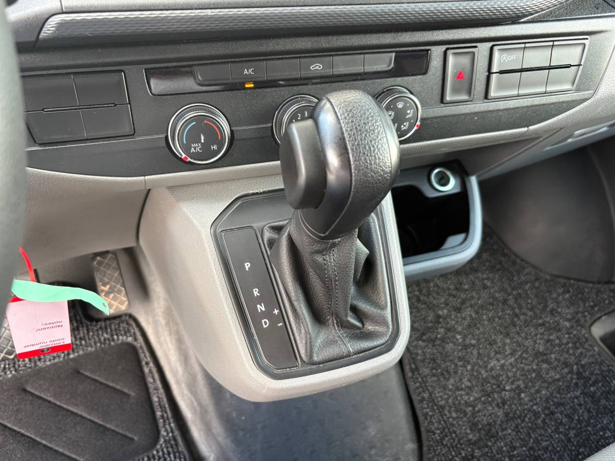 Volkswagen Transporter Volkswagen TRANSPORTER 2.0 TDI L2H1 150PK!|DSG Automaat|airco|achteruitrijcamera|apple carplay|drie zitplaatse
