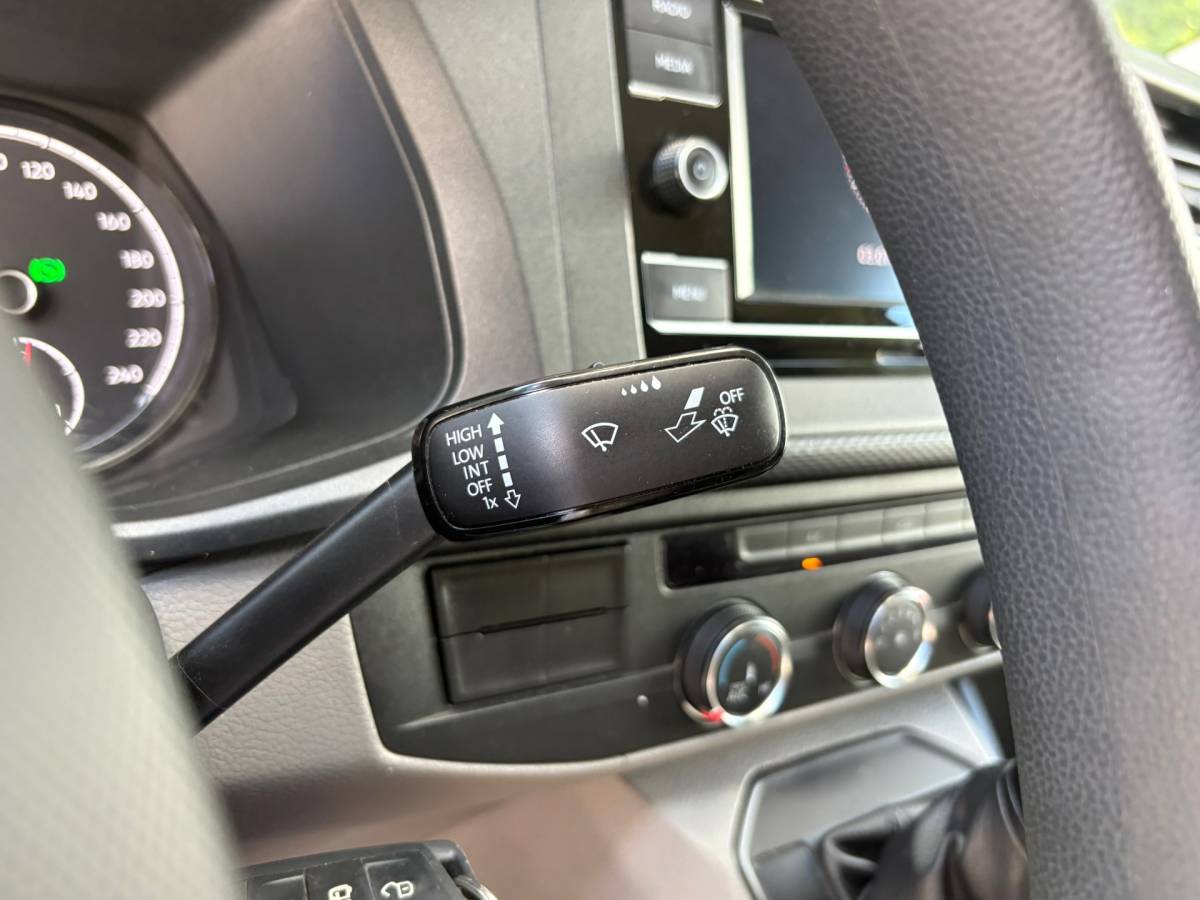 Volkswagen Transporter Volkswagen TRANSPORTER 2.0 TDI L2H1 150PK!|DSG Automaat|airco|achteruitrijcamera|apple carplay|drie zitplaatse