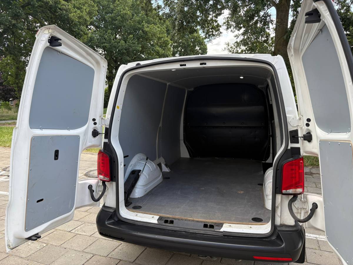 Volkswagen Transporter Volkswagen TRANSPORTER 2.0 TDI L2H1 150PK!|DSG Automaat|airco|achteruitrijcamera|apple carplay|drie zitplaatse
