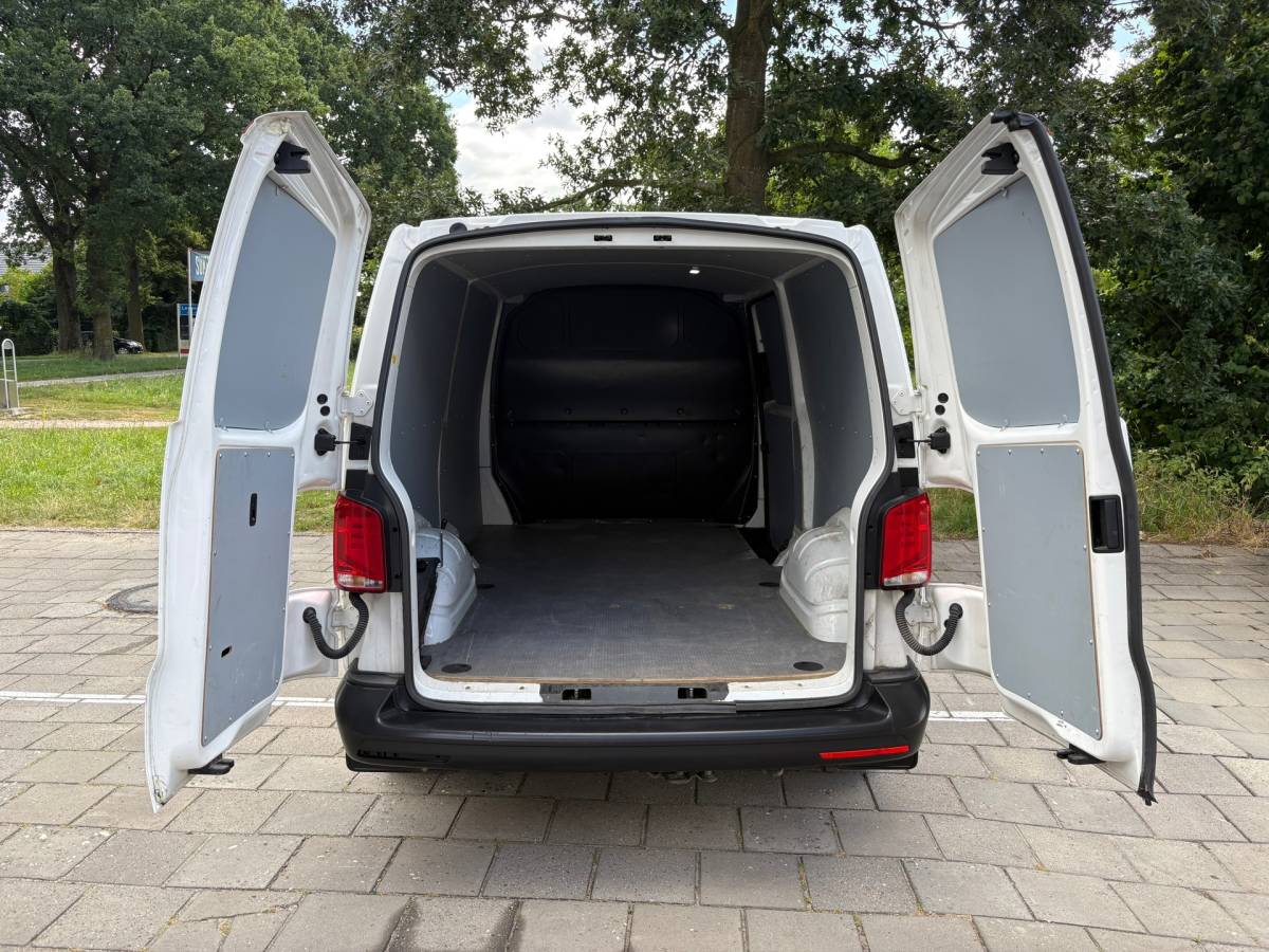 Volkswagen Transporter Volkswagen TRANSPORTER 2.0 TDI L2H1 150PK!|DSG Automaat|airco|achteruitrijcamera|apple carplay|drie zitplaatse