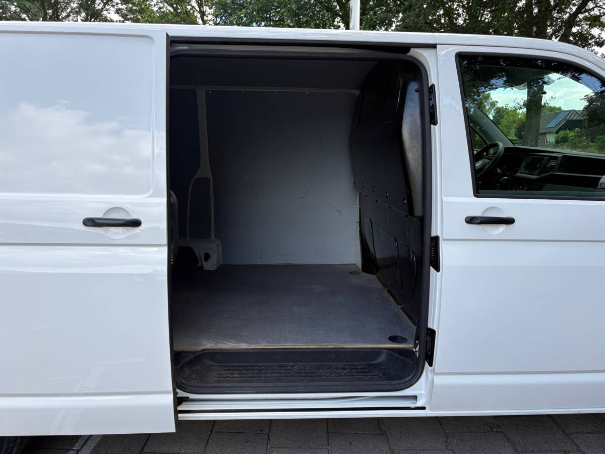 Volkswagen Transporter Volkswagen TRANSPORTER 2.0 TDI L2H1 150PK!|DSG Automaat|airco|achteruitrijcamera|apple carplay|drie zitplaatse