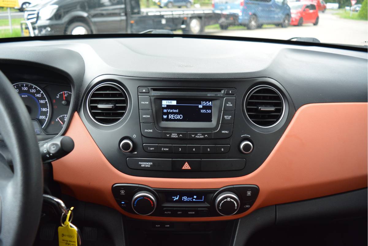 Hyundai i10 Hyundai i10 1.0i 66PK i-Motion Comfort Plus | Cruise | Clima | Orig. NL | NAP |