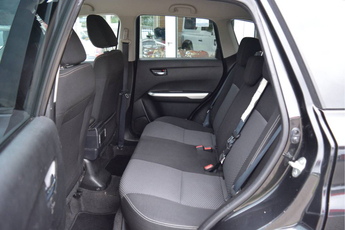 Suzuki Vitara Suzuki Vitara 1.6 120PK Comfort | Trekhaak | Two Tone | Cruise | Camera |