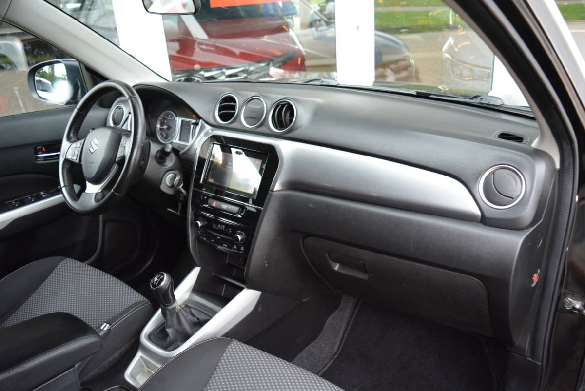 Suzuki Vitara Suzuki Vitara 1.6 120PK Comfort | Trekhaak | Two Tone | Cruise | Camera |