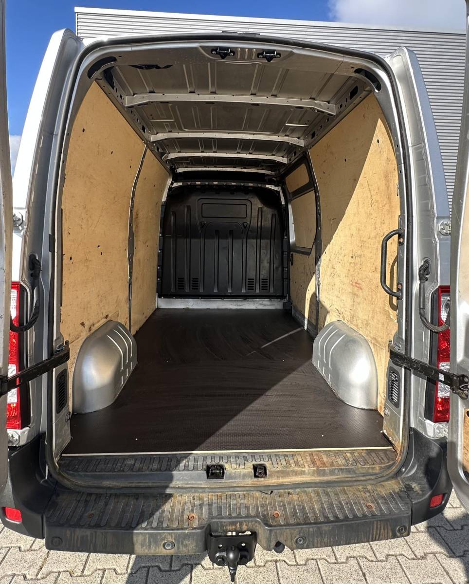Renault Master Renault Master T35 2.3 dCi 180pk trekhaak L2H2 MARGE BTW VRIJ