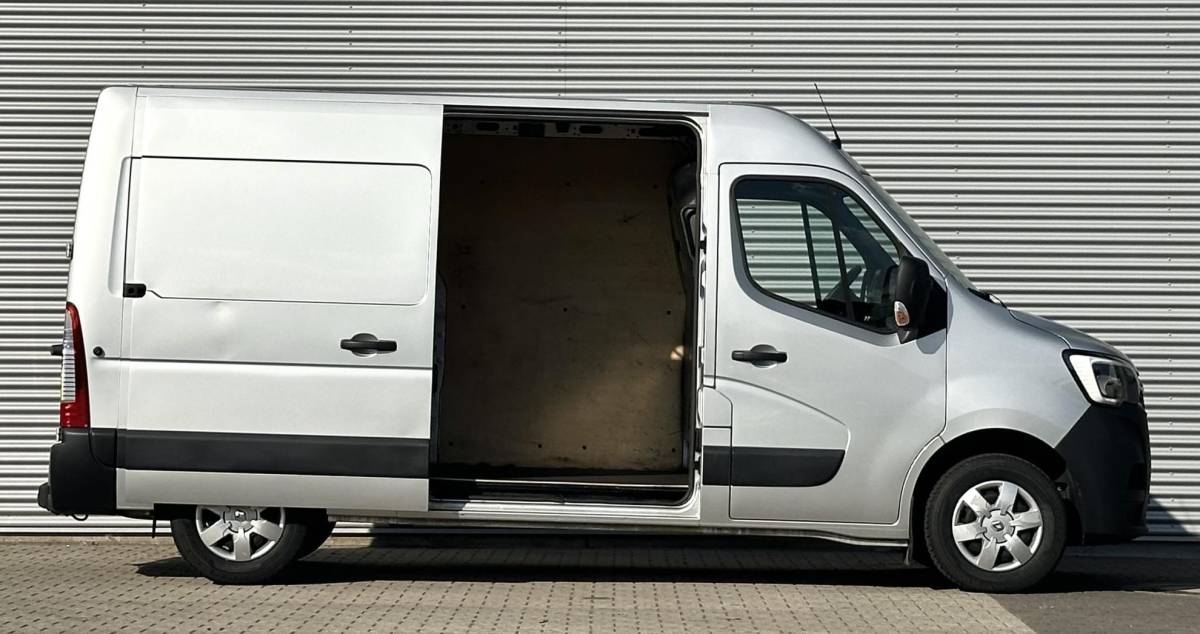 Renault Master Renault Master T35 2.3 dCi 180pk trekhaak L2H2 MARGE BTW VRIJ