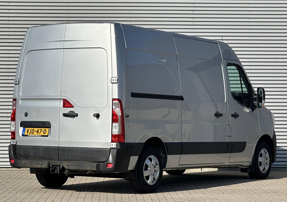 Renault Master Renault Master T35 2.3 dCi 180pk trekhaak L2H2 MARGE BTW VRIJ