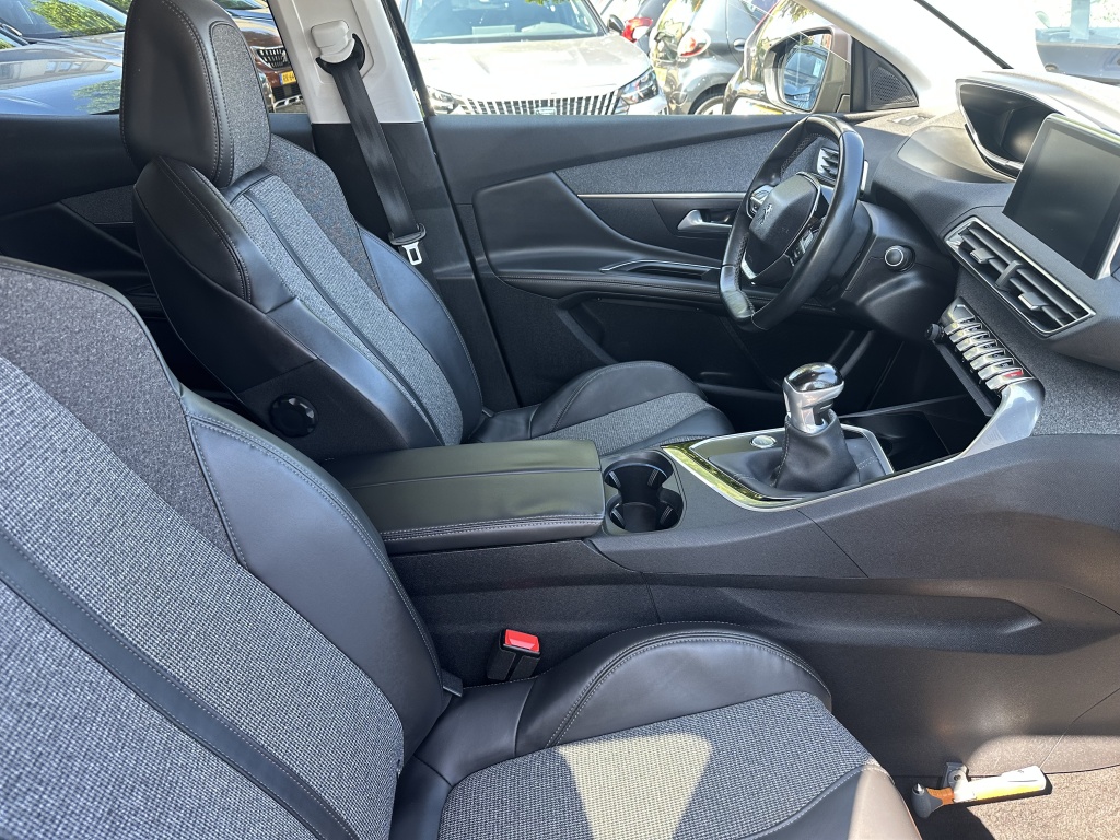 Peugeot 3008 Peugeot 3008 1.2 130 PK Allure | Dealer Onderhouden | Nieuwe distributieriem
