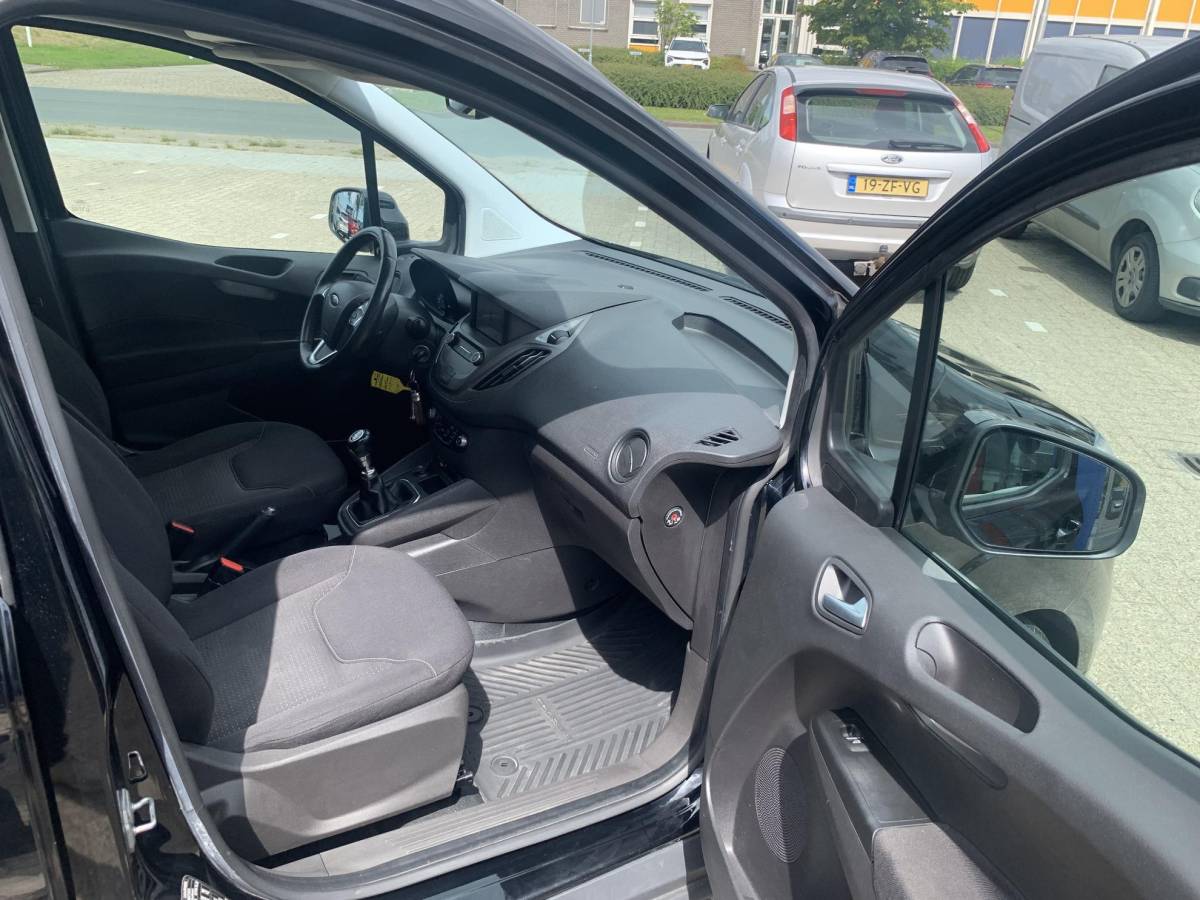 Ford Transit Courier Ford Transit Courier 1.0 Limited 100pk | Stoelverwarming | Sync 3 Navigatie | Marge Auto!