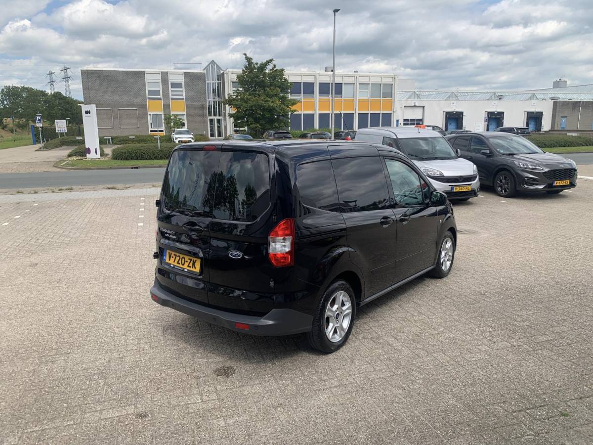 Ford Transit Courier Ford Transit Courier 1.0 Limited 100pk | Stoelverwarming | Sync 3 Navigatie | Marge Auto!