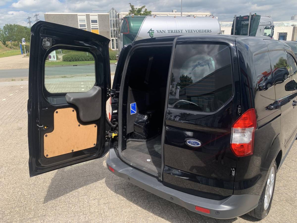 Ford Transit Courier Ford Transit Courier 1.0 Limited 100pk | Stoelverwarming | Sync 3 Navigatie | Marge Auto!