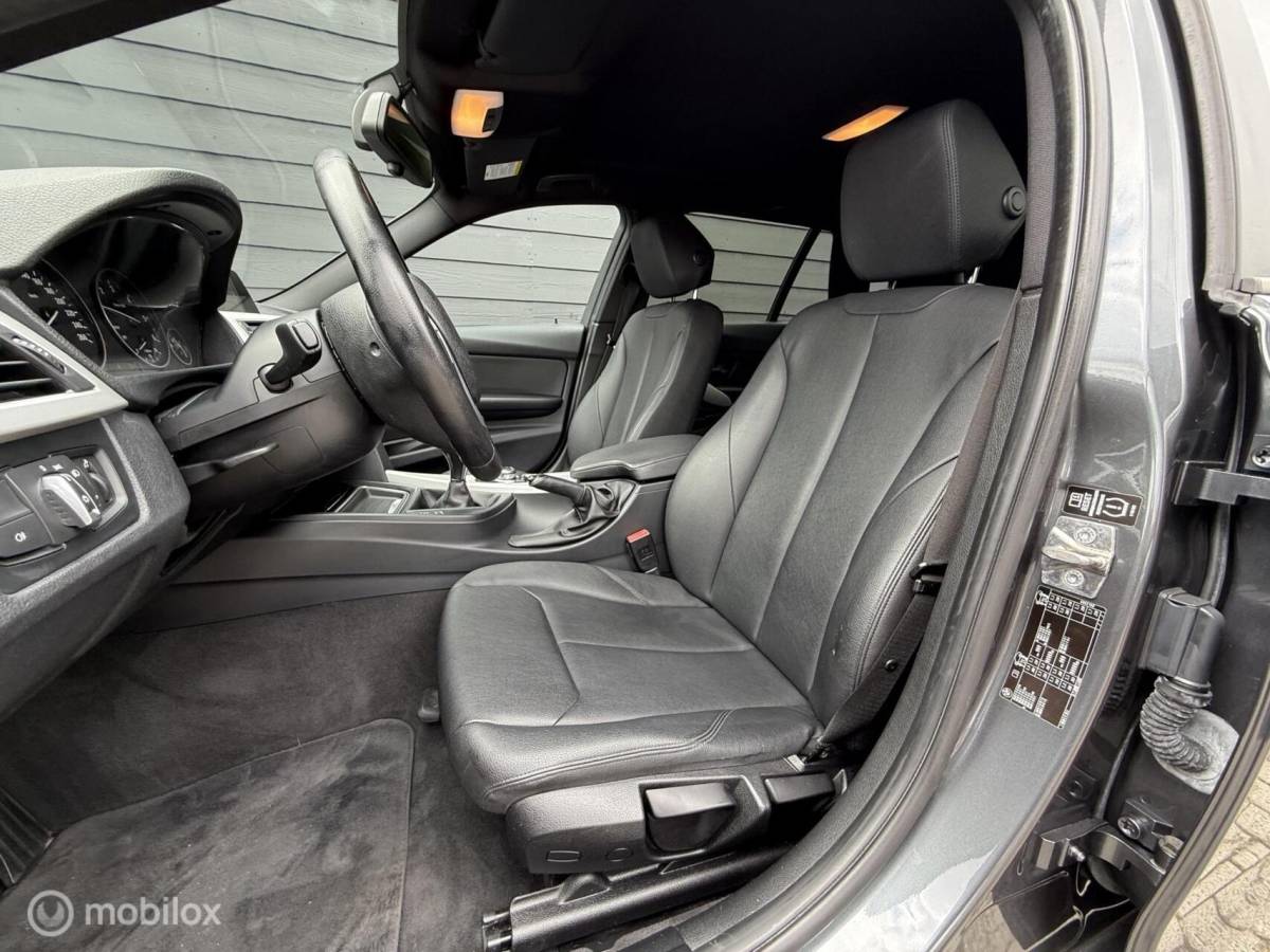 BMW 3 Serie BMW 3-serie Touring 318d High Executive Leder/Navi/Cruise