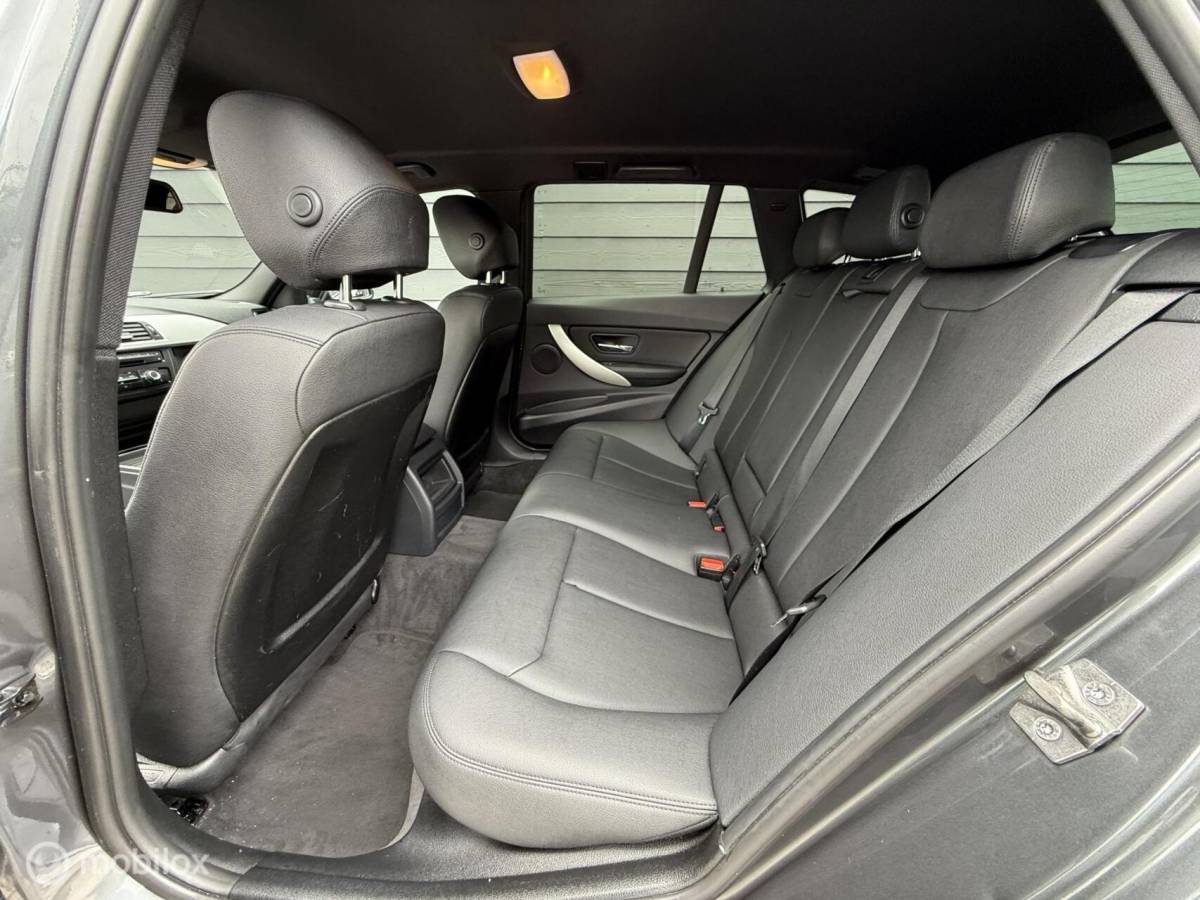 BMW 3 Serie BMW 3-serie Touring 318d High Executive Leder/Navi/Cruise