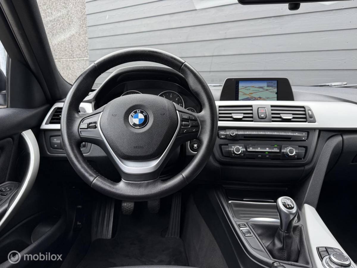 BMW 3 Serie BMW 3-serie Touring 318d High Executive Leder/Navi/Cruise