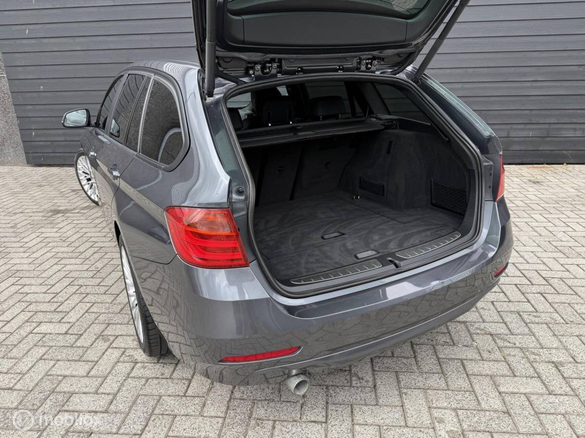 BMW 3 Serie BMW 3-serie Touring 318d High Executive Leder/Navi/Cruise