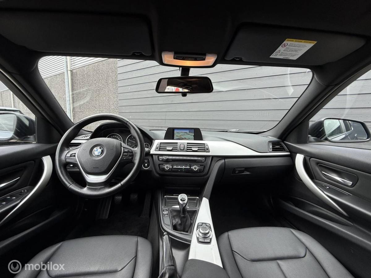 BMW 3 Serie BMW 3-serie Touring 318d High Executive Leder/Navi/Cruise