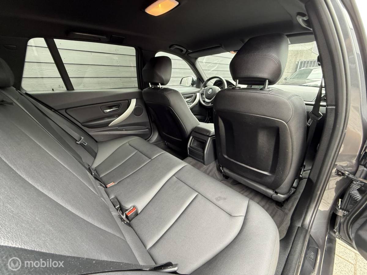 BMW 3 Serie BMW 3-serie Touring 318d High Executive Leder/Navi/Cruise