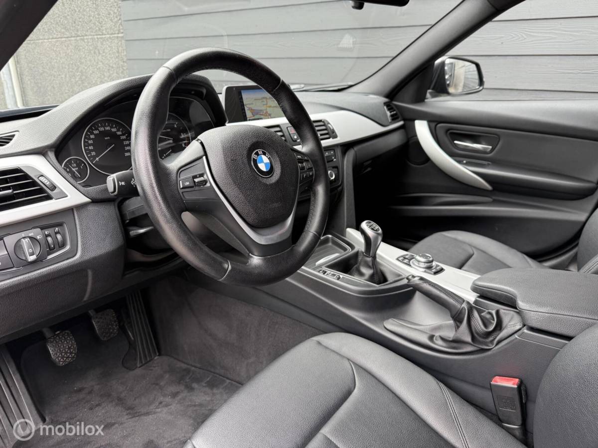BMW 3 Serie BMW 3-serie Touring 318d High Executive Leder/Navi/Cruise