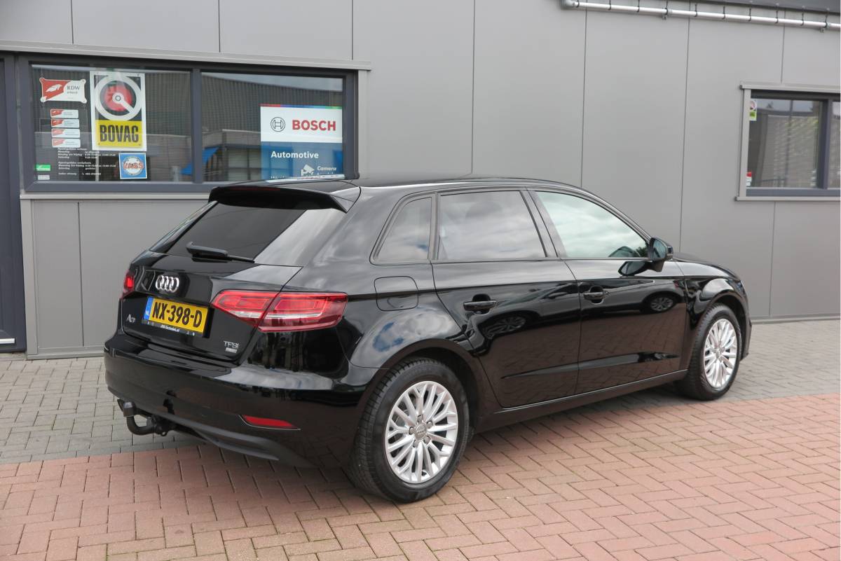 Audi A3 Audi A3 Sportback 1.4 TFSI CoD 110kw 150PK S-tronic Xenon ,Trekhaak , LMV, Stuurwiel multifunctioneel, etc. APK tot 05-2027