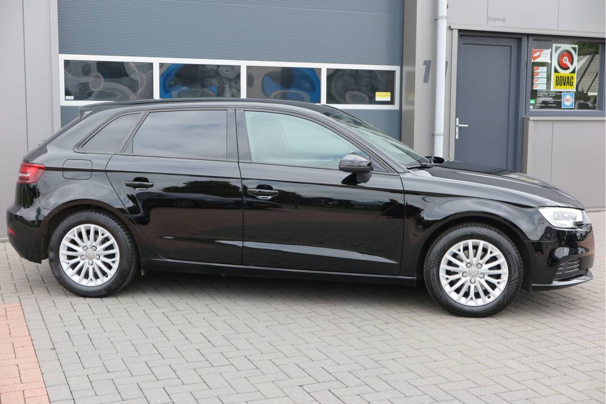 Audi A3 Audi A3 Sportback 1.4 TFSI CoD 110kw 150PK S-tronic Xenon ,Trekhaak , LMV, Stuurwiel multifunctioneel, etc. APK tot 05-2027