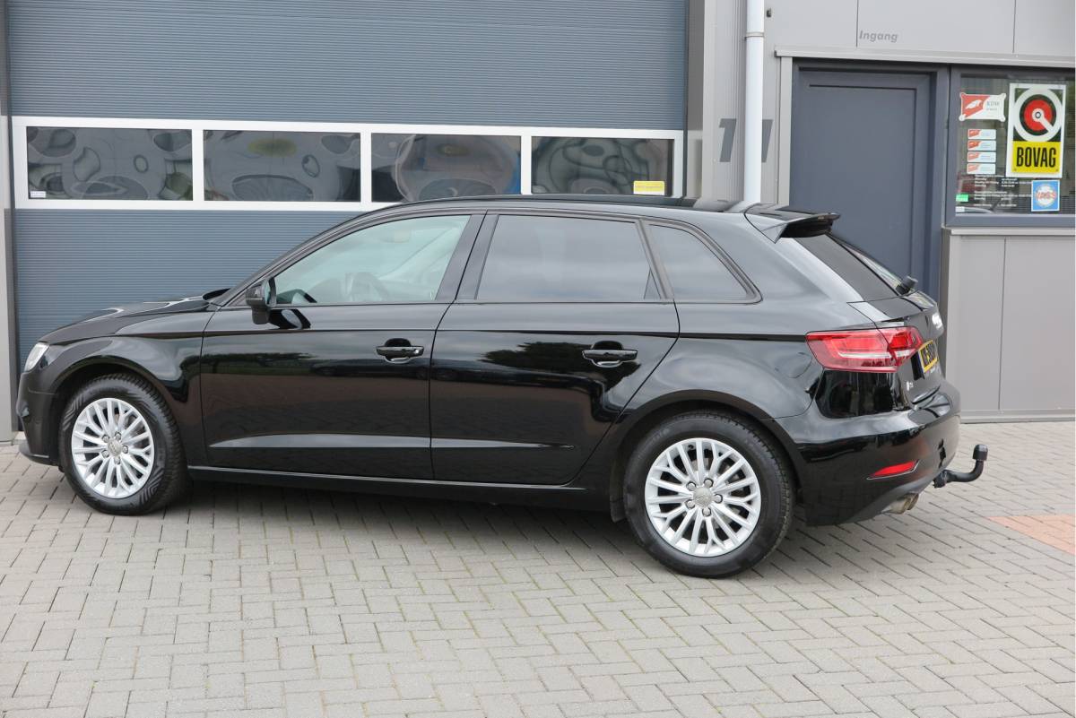 Audi A3 Audi A3 Sportback 1.4 TFSI CoD 110kw 150PK S-tronic Xenon ,Trekhaak , LMV, Stuurwiel multifunctioneel, etc. APK tot 05-2027