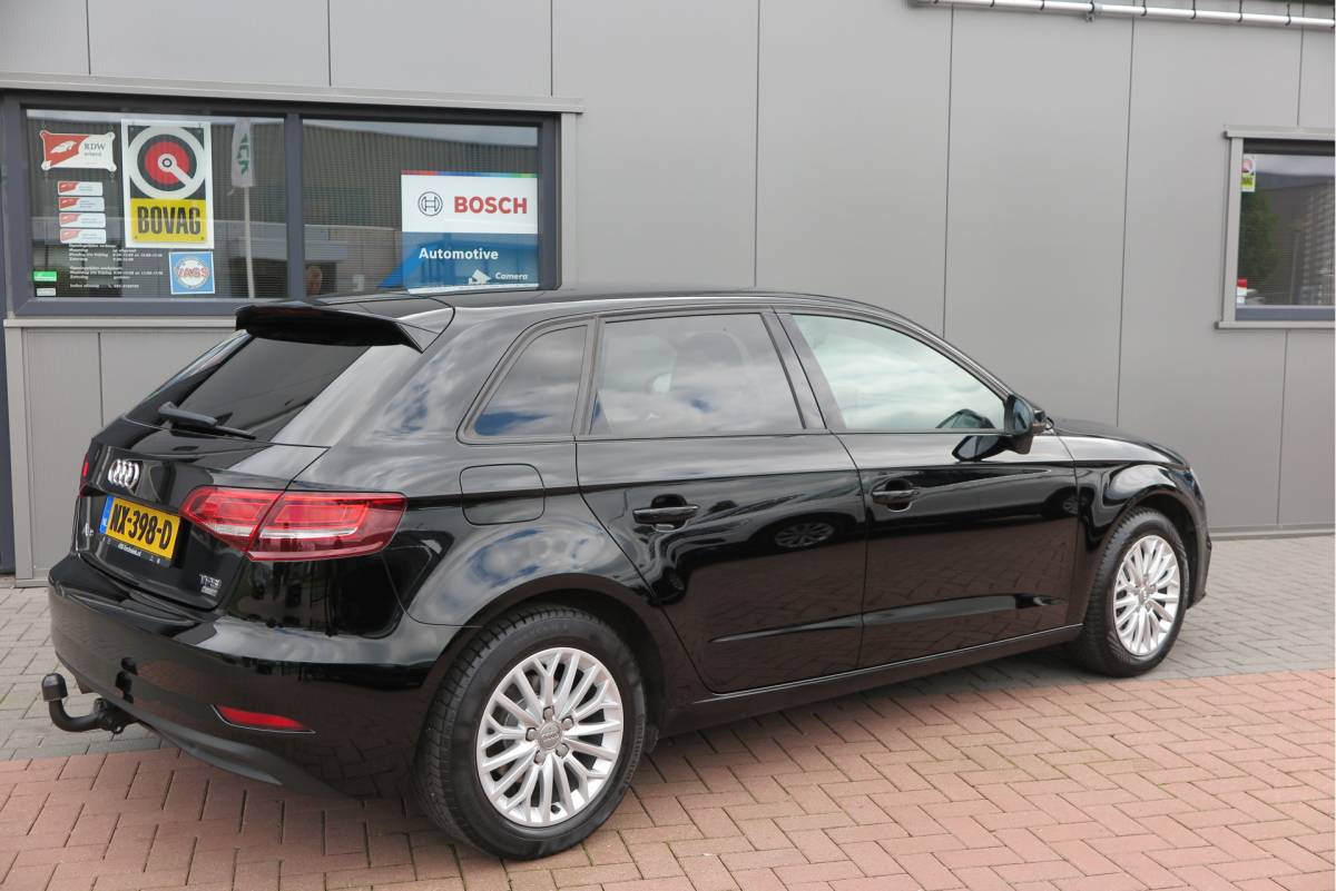 Audi A3 Audi A3 Sportback 1.4 TFSI CoD 110kw 150PK S-tronic Xenon ,Trekhaak , LMV, Stuurwiel multifunctioneel, etc. APK tot 05-2027