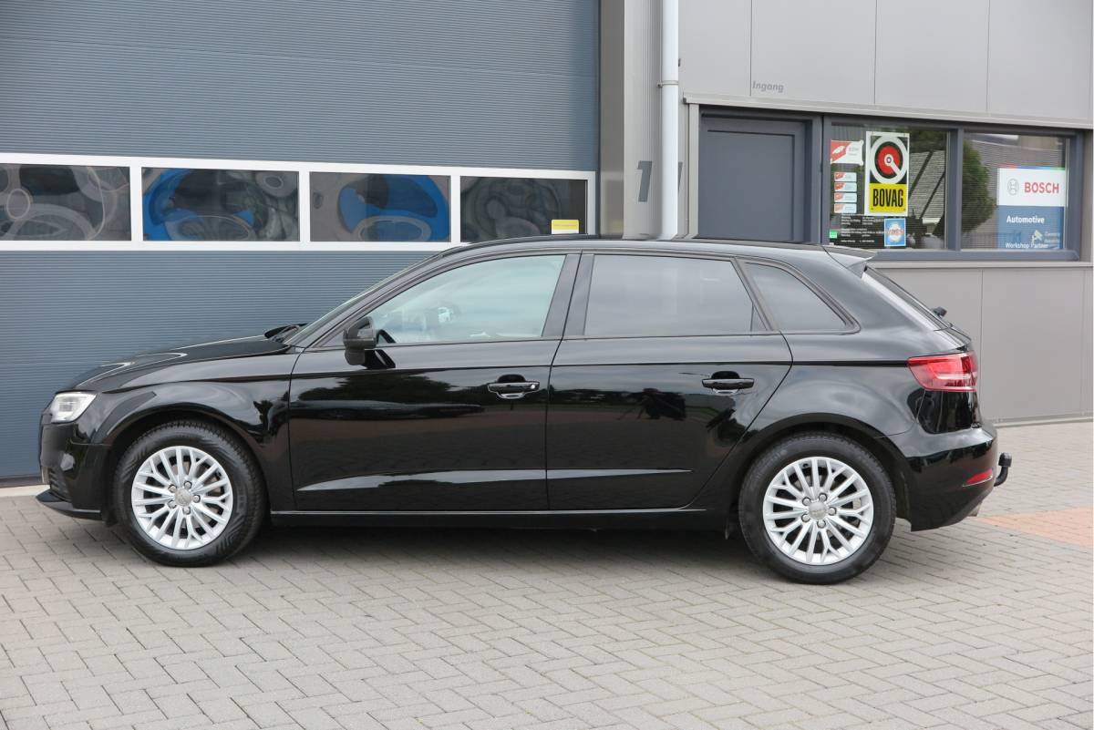 Audi A3 Audi A3 Sportback 1.4 TFSI CoD 110kw 150PK S-tronic Xenon ,Trekhaak , LMV, Stuurwiel multifunctioneel, etc. APK tot 05-2027
