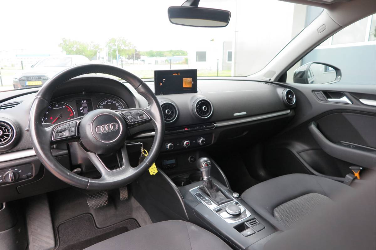 Audi A3 Audi A3 Sportback 1.4 TFSI CoD 110kw 150PK S-tronic Xenon ,Trekhaak , LMV, Stuurwiel multifunctioneel, etc. APK tot 05-2027