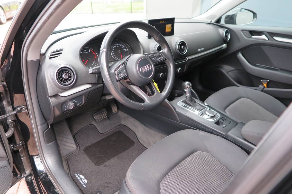 Audi A3 Audi A3 Sportback 1.4 TFSI CoD 110kw 150PK S-tronic Xenon ,Trekhaak , LMV, Stuurwiel multifunctioneel, etc. APK tot 05-2027