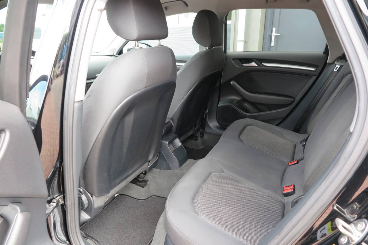 Audi A3 Audi A3 Sportback 1.4 TFSI CoD 110kw 150PK S-tronic Xenon ,Trekhaak , LMV, Stuurwiel multifunctioneel, etc. APK tot 05-2027