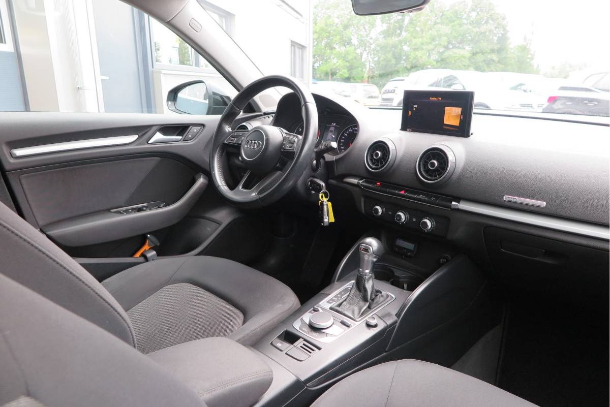 Audi A3 Audi A3 Sportback 1.4 TFSI CoD 110kw 150PK S-tronic Xenon ,Trekhaak , LMV, Stuurwiel multifunctioneel, etc. APK tot 05-2027