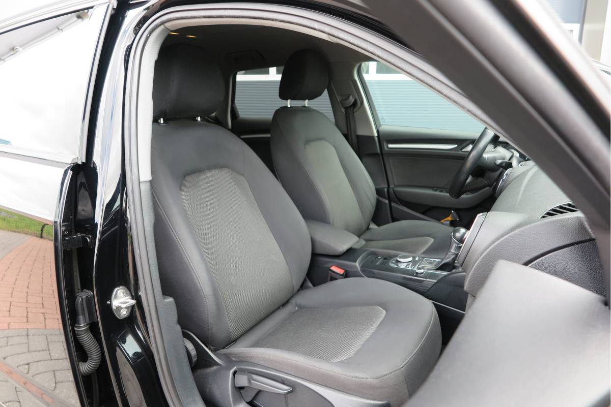 Audi A3 Audi A3 Sportback 1.4 TFSI CoD 110kw 150PK S-tronic Xenon ,Trekhaak , LMV, Stuurwiel multifunctioneel, etc. APK tot 05-2027