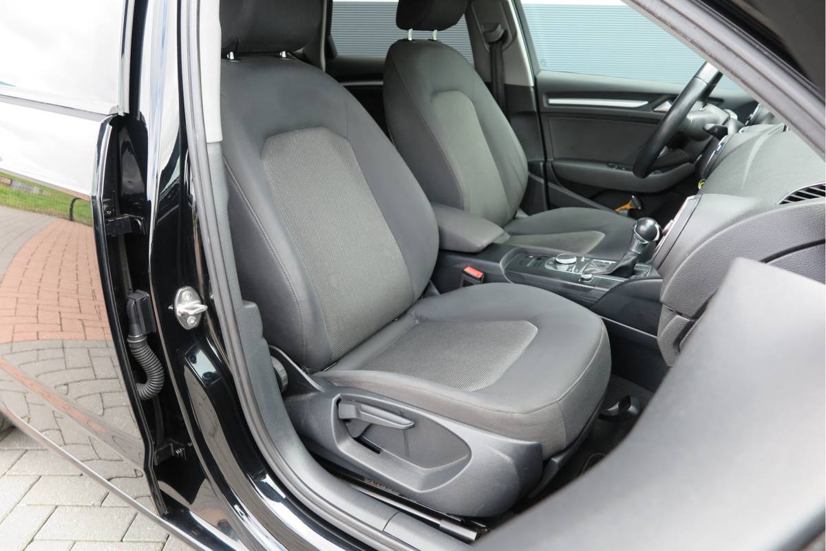 Audi A3 Audi A3 Sportback 1.4 TFSI CoD 110kw 150PK S-tronic Xenon ,Trekhaak , LMV, Stuurwiel multifunctioneel, etc. APK tot 05-2027