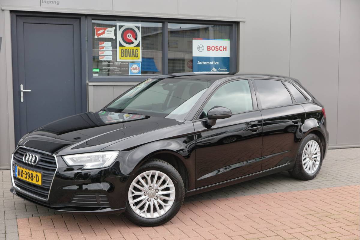 Audi A3 Audi A3 Sportback 1.4 TFSI CoD 110kw 150PK S-tronic Xenon ,Trekhaak , LMV, Stuurwiel multifunctioneel, etc. APK tot 05-2027