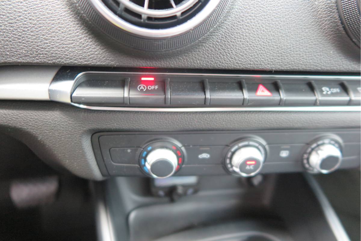 Audi A3 Audi A3 Sportback 1.4 TFSI CoD 110kw 150PK S-tronic Xenon ,Trekhaak , LMV, Stuurwiel multifunctioneel, etc. APK tot 05-2027