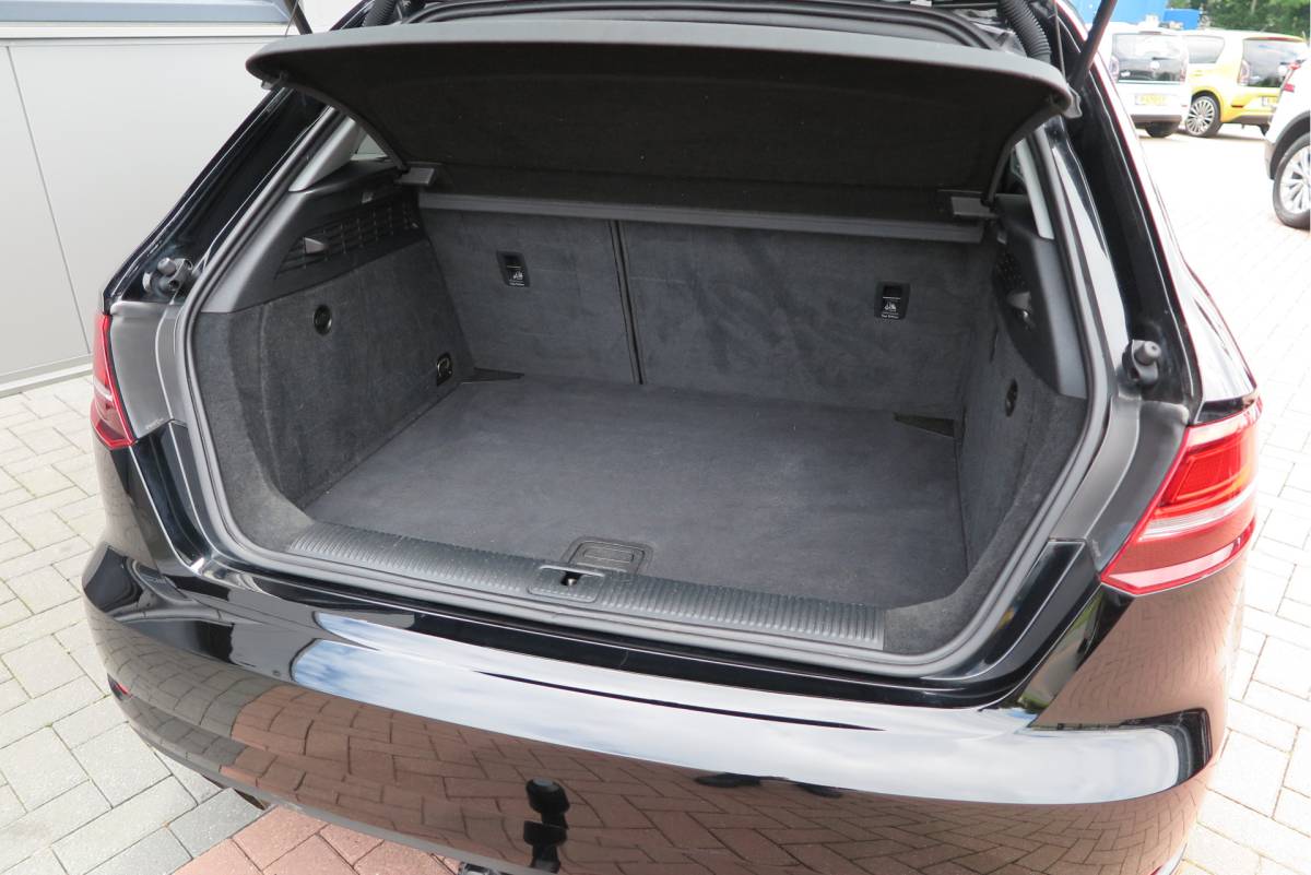 Audi A3 Audi A3 Sportback 1.4 TFSI CoD 110kw 150PK S-tronic Xenon ,Trekhaak , LMV, Stuurwiel multifunctioneel, etc. APK tot 05-2027