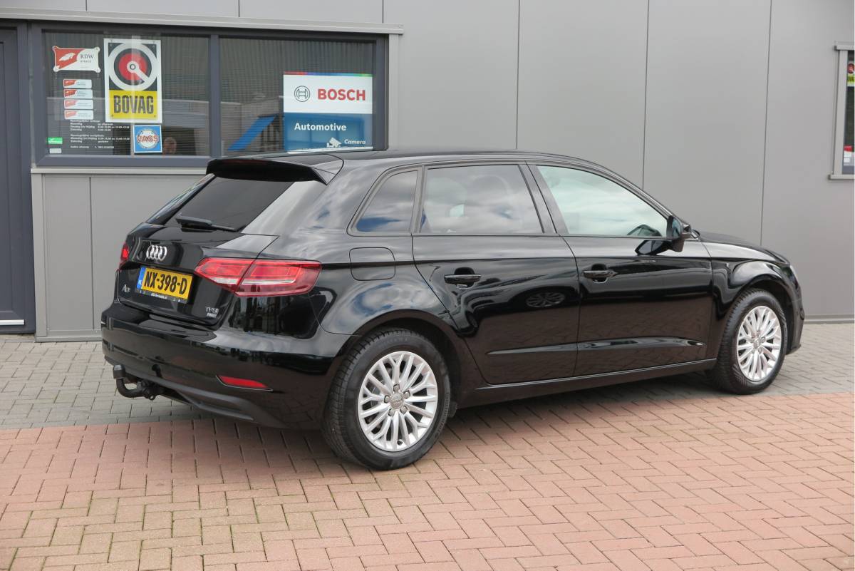 Audi A3 Audi A3 Sportback 1.4 TFSI CoD 110kw 150PK S-tronic Xenon ,Trekhaak , LMV, Stuurwiel multifunctioneel, etc. APK tot 05-2027
