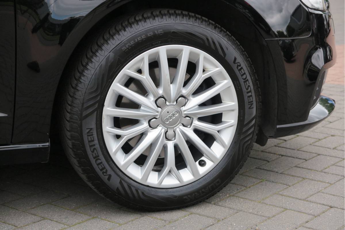 Audi A3 Audi A3 Sportback 1.4 TFSI CoD 110kw 150PK S-tronic Xenon ,Trekhaak , LMV, Stuurwiel multifunctioneel, etc. APK tot 05-2027