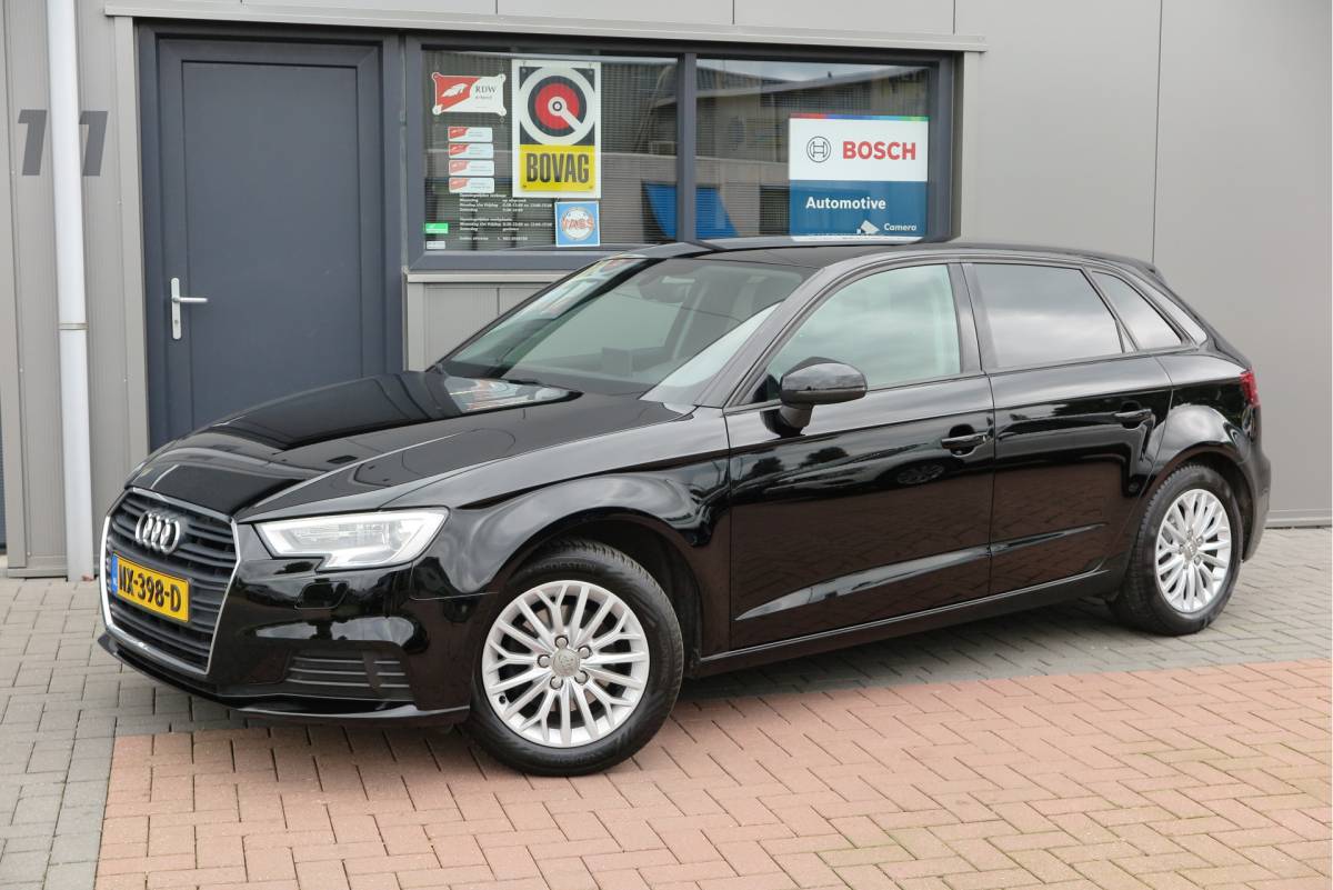 Audi A3 Audi A3 Sportback 1.4 TFSI CoD 110kw 150PK S-tronic Xenon ,Trekhaak , LMV, Stuurwiel multifunctioneel, etc. APK tot 05-2027