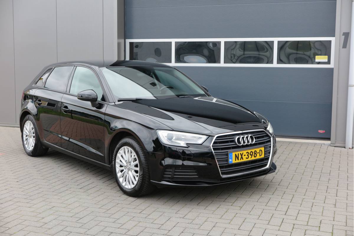 Audi A3 Audi A3 Sportback 1.4 TFSI CoD 110kw 150PK S-tronic Xenon ,Trekhaak , LMV, Stuurwiel multifunctioneel, etc. APK tot 05-2027
