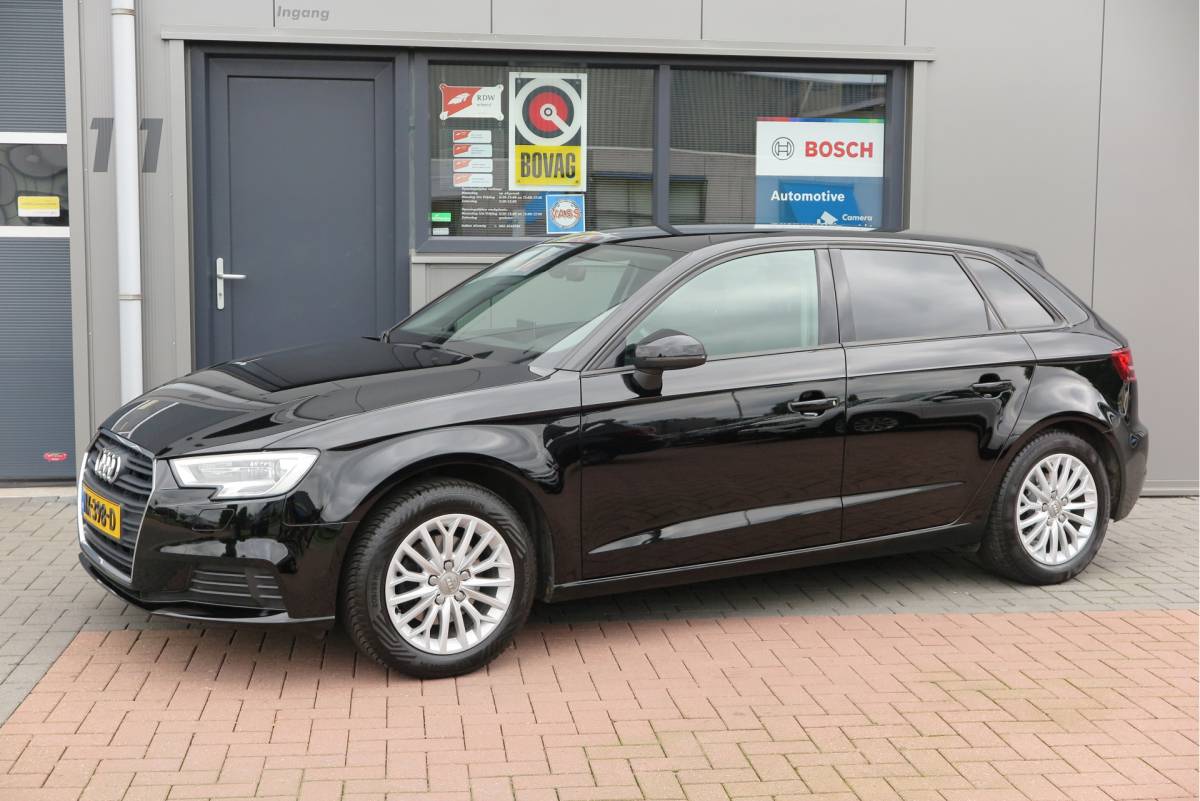 Audi A3 Audi A3 Sportback 1.4 TFSI CoD 110kw 150PK S-tronic Xenon ,Trekhaak , LMV, Stuurwiel multifunctioneel, etc. APK tot 05-2027