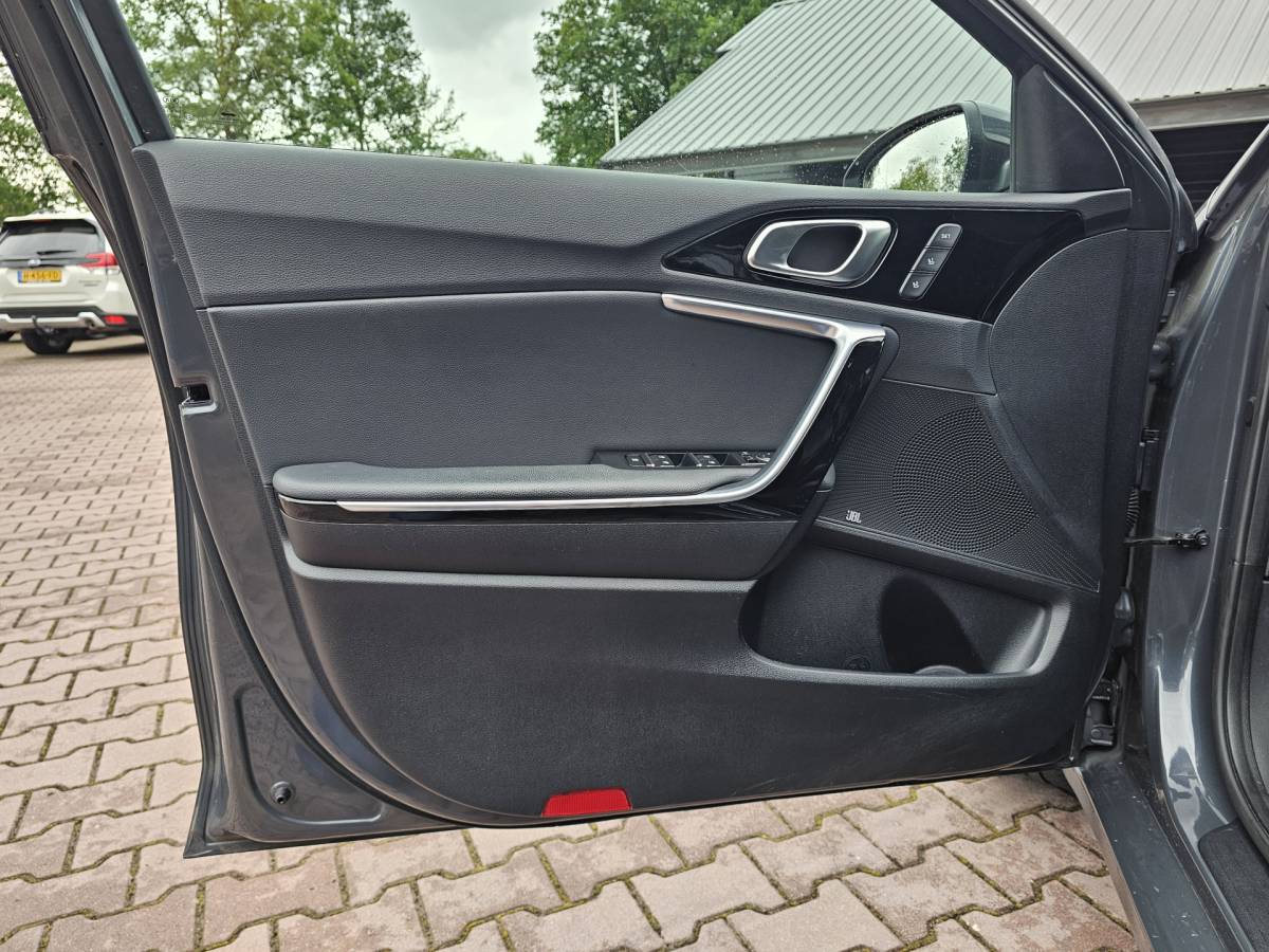 Kia Ceed Kia Ceed 1.4 T-GDi ExecutiveLine | Navi | Pano | Trekhaak | Leer | Stoelverwarming | Keyless | Elek. stoelen |